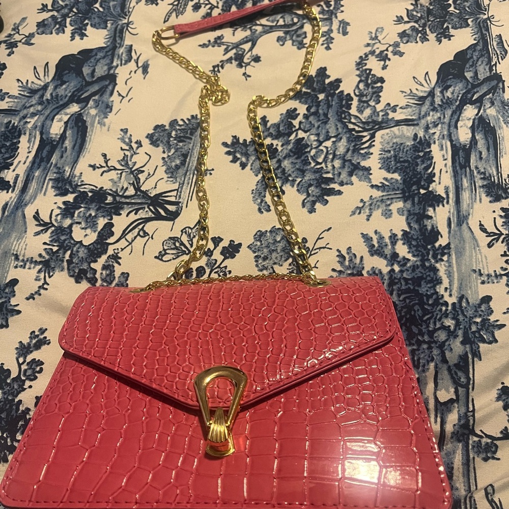 Pink Croc-Embossed Chain Bag